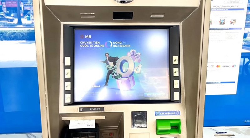 Người dùng có thể xem lịch sử giao dịch MB Bank tại cây ATM