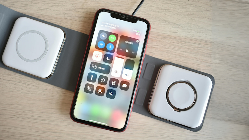 Hạn chế sử dụng iPhone khi đang sạc pin để tránh nóng máy