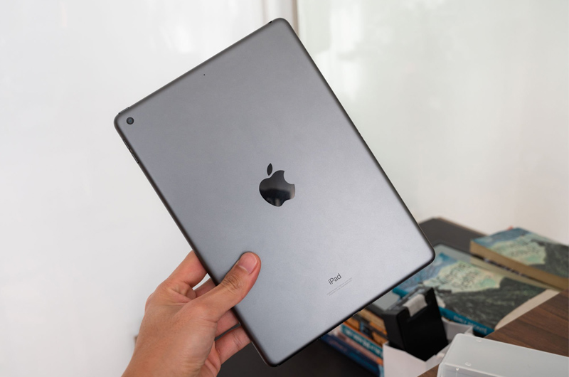 ipad-gen-9-wifi-co-vo-may-che-tac-tu-nhom-ben-bi iPad Gen 9 WiFi có khả năng tản nhiệt tốt