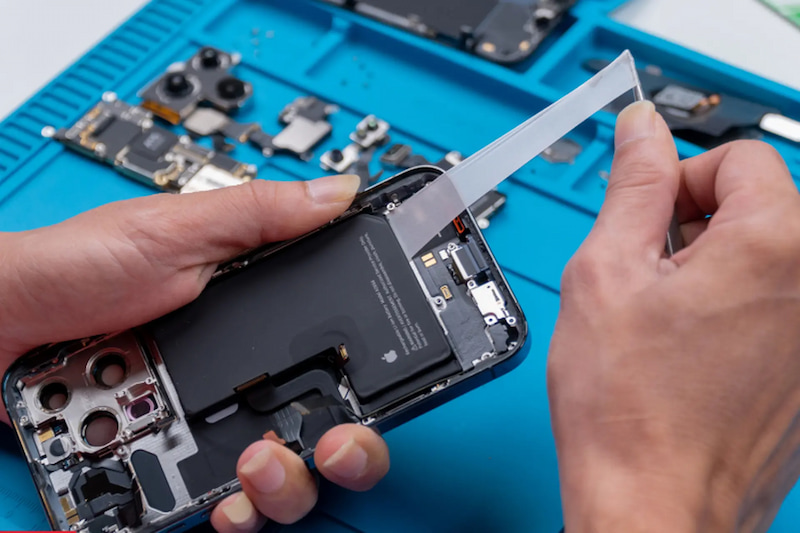 Thay pin iPhone khi máy bị hở viền màn hình